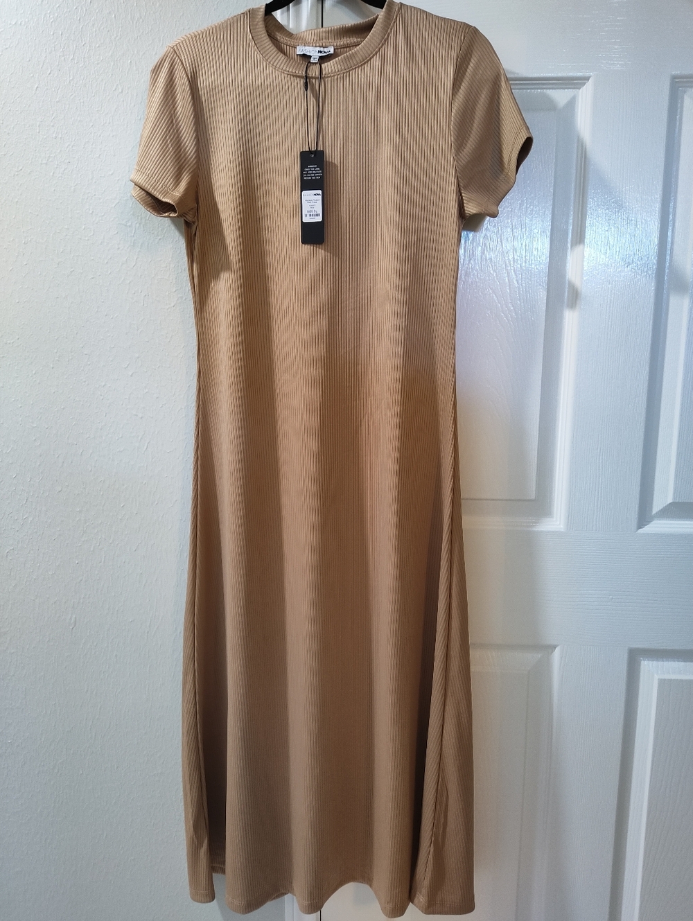 New Fashion Nova Beige Stretch Ribbed Maxi Dress Labeled XL Fits Like Medium